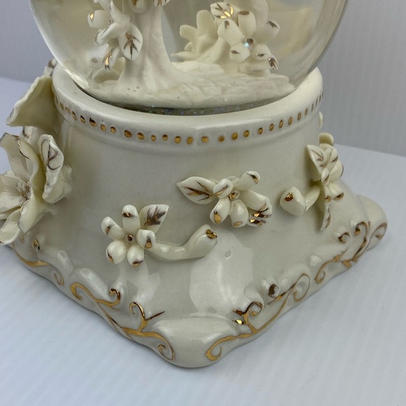 Dove Musical Snow Globe Cream and Gold - Picture 8 of 9